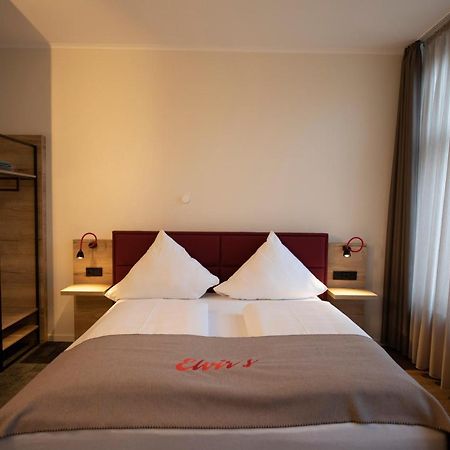 Hotel Restaurant Zur Linde Westerstede Bagian luar foto